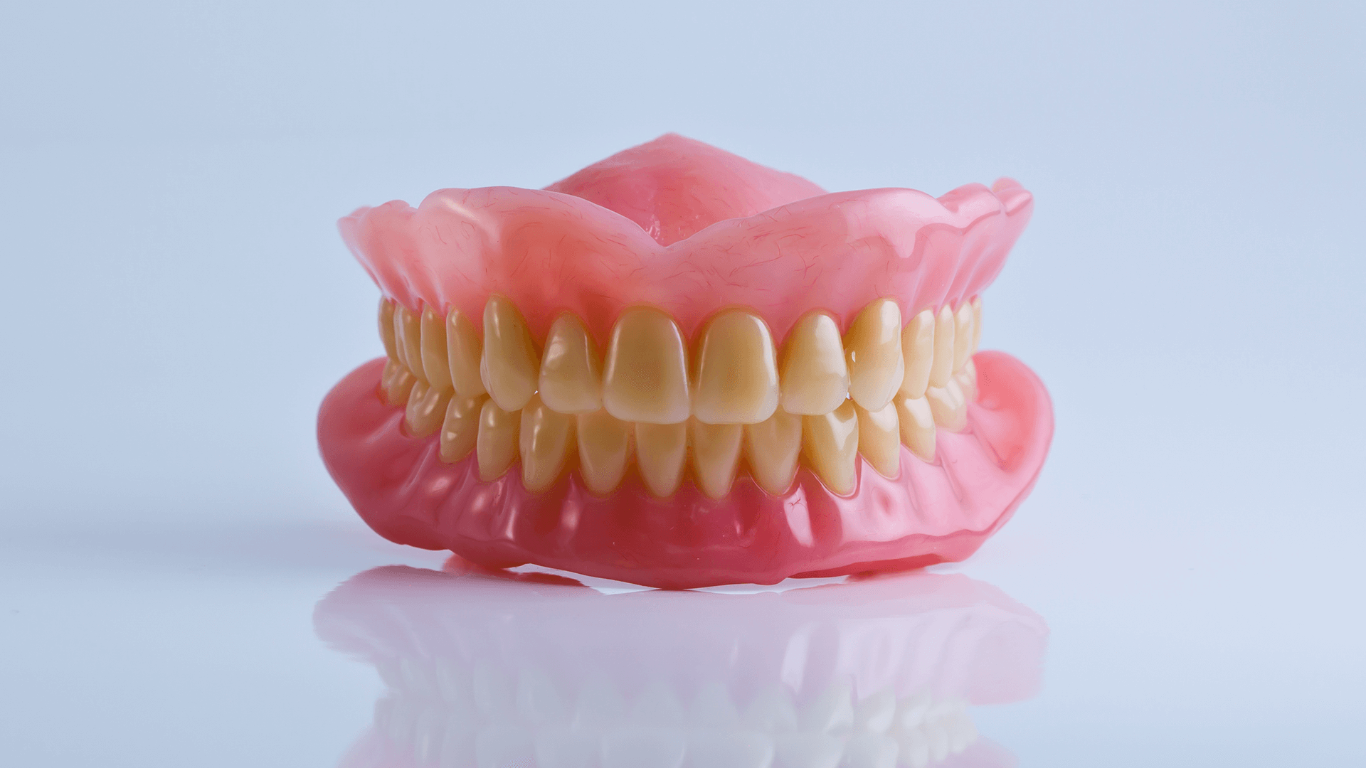 Complete acrylic denture set